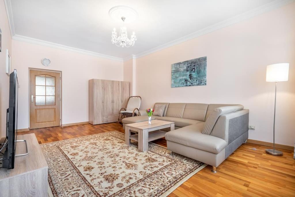 Image 2 of Apartment Albion